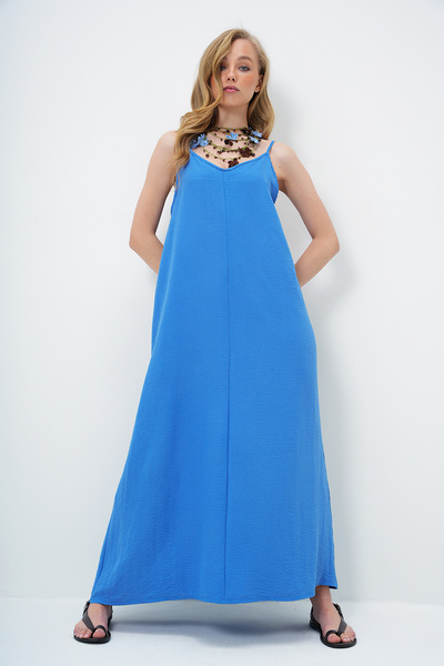 Trend Alaçatı Stili Жіноча літня сукня з регульованими бретелями з V-подібним вирізом Aerobin синього кольору ALC-X14067