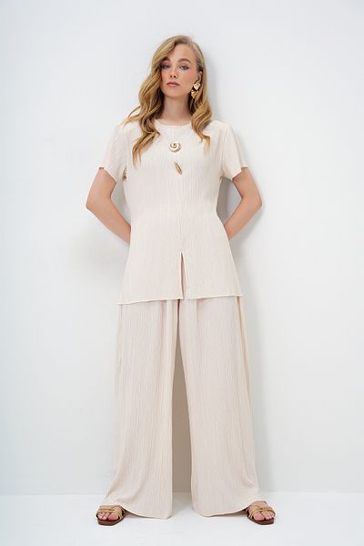 Trend Alaçatı Stili Women's Beige Crew Neck Gold Button Detailed Slit Pleated Blouse and Pants Set Alc-X14138