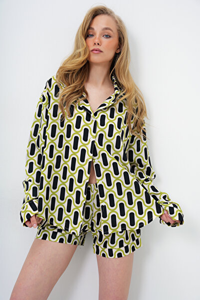 Trend Alaçatı Stili Yeşil-Siyah V Yaka Manşet Ve Paça Detaylı Dokuma Yazlık Gömlek Ve Şort Pijama Takım ALC-X14110