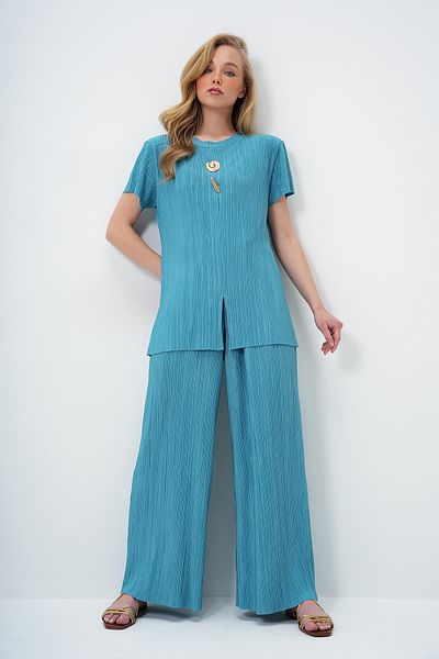Trend Alaçatı Stili Mint Green Crew Neck Gold Button Detail Slit Pleated Blouse and Pants Set Alc-X14138