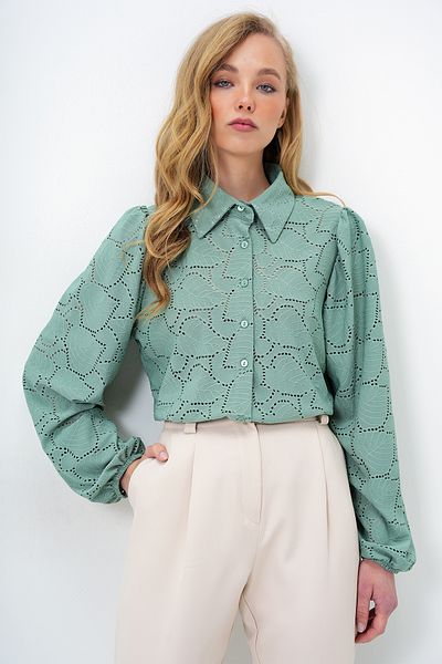 Trend Alaçatı Stili Women's Green Guipure Woven Premium Shirt Alc-X4366