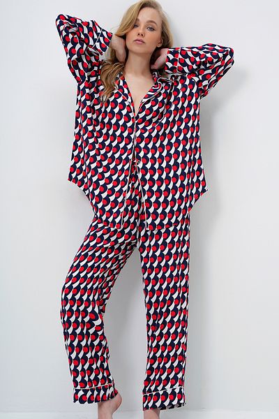 Trend Alaçatı Stili Damen-Pyjama-Set mit roten Paspeln, langärmligem Hemd und Hose PJM-X13912
