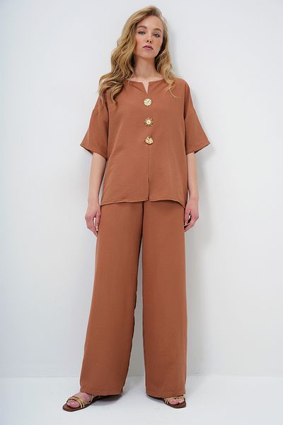 Trend Alaçatı Stili Women Caramel V Neck Metal Gold Button Detail Aerobin Blouse and Pant Bottom Top Set Alc-X14122