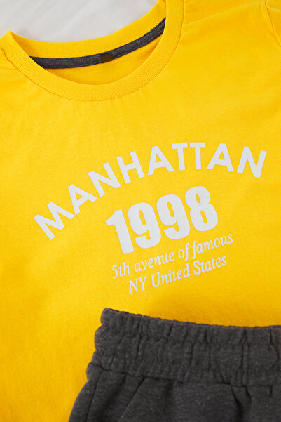 TRENDYOLKIDS Sárga Férfi Gyerek Pamut Városi Nyomtatott póló Rövidnadrág Kötött alsó-felső öltöny TKDSS25AU00028