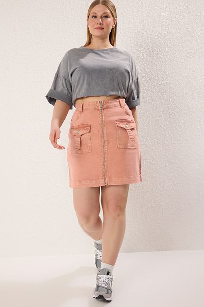Trendyol Curve Fliese dehnbarer Denim-Rock in Übergröße mit Taschendetail TBBSS25AZ00018