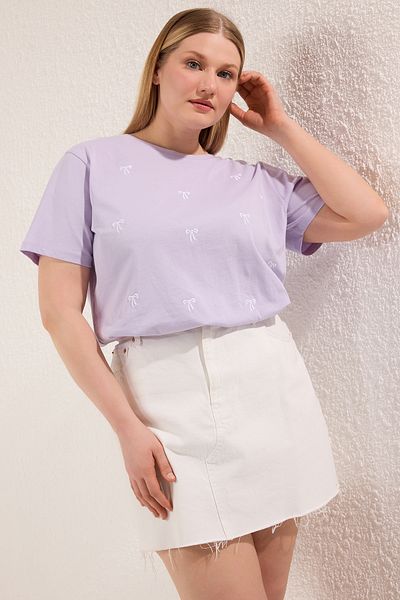 Trendyol Curve Világos lila Boyfriend póló 100% pamut, hímzés részletek nagy méretű TBBSS24BF00029