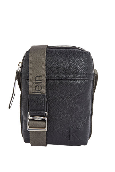 Calvin Klein حقيبة كروس كارغو ريبورتر سوداء اللون أسود اللون