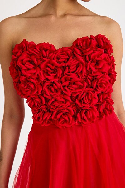 SpringStore Kırmızı Straplez Gül Detaylı Tül Abiye Elbise