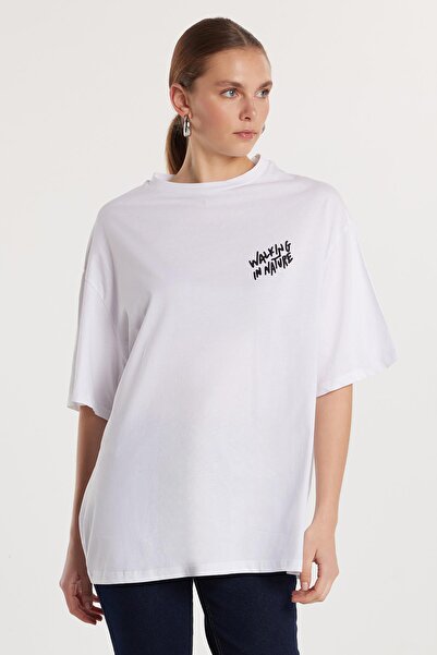 Tudors Γυναικείο μπλουζάκι με κανονική εφαρμογή 100% βαμβακερό λευκό εμπριμέ με λαιμόκοψη