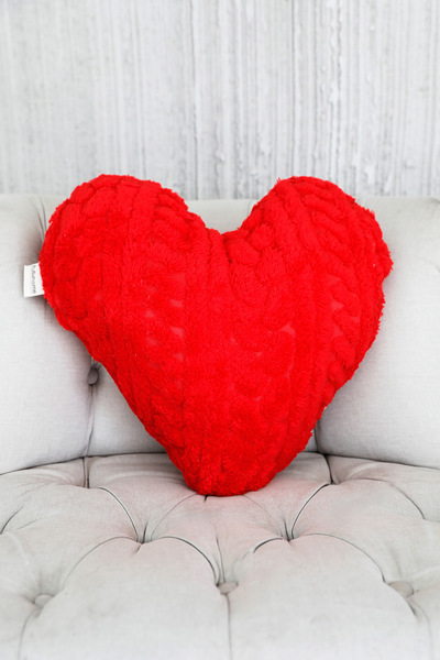 Fulla Moda Heart Plush Throw Pillow