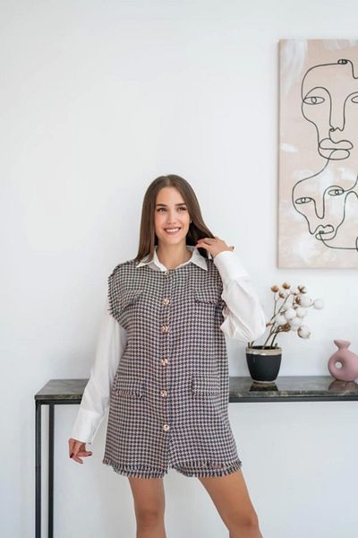 Arben Boutique Комплект от жилетка и шорти с шарка „хаундстук“ в син цвят