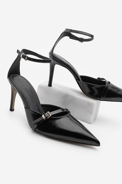 Marjin Schwarzer Stiletto – Damenschuhe mit spitzer Zehenpartie und Schnallenabsatz