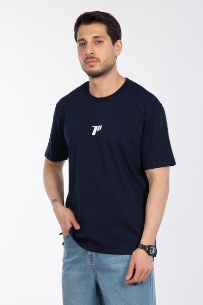 OIL PARK Erkek Bisiklet Yaka %100 Pamuk Rahat Kalıp 777 Sayı Baskılı T-Shirt