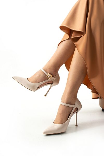 Güllü Shoes Κρεμ λουστρίνι με αγκράφα στιλέτο – λεπτό τακούνι, άνετη εφαρμογή, μυτερή μύτη