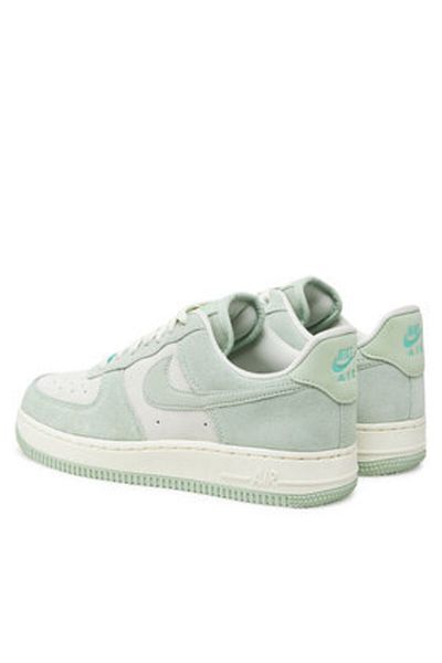 Nike Women's Sneakers HQ1497 green