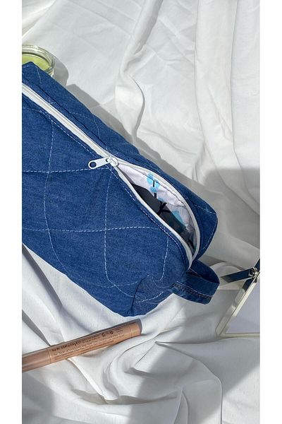cosybag. Geantă de machiaj din țesătură matlasată, albastră