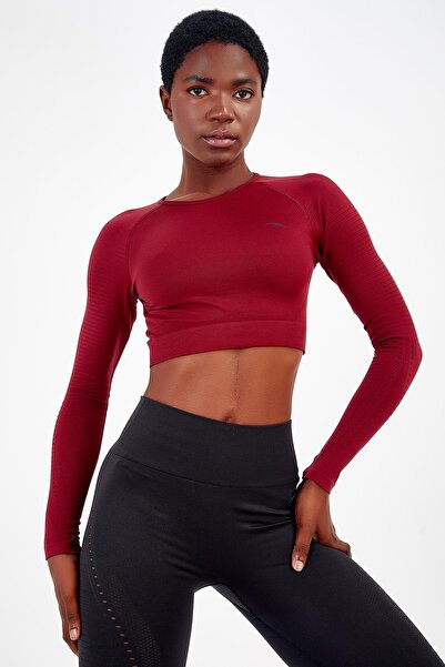 MARATON بلوزة نسائية قصيرة بياقة دائرية من SlimFit باللون الأحمر الداكن
