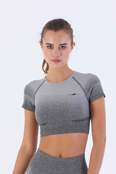 MARATON بلوزة نسائية قصيرة بياقة دائرية باللون الأسود من SlimFit
