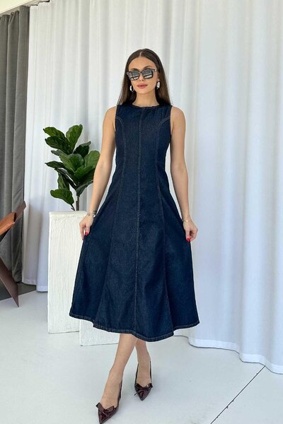 Mine Tan Butik فستان من الدنيم بتفاصيل تنورة من كيلوش - أزرق داكن