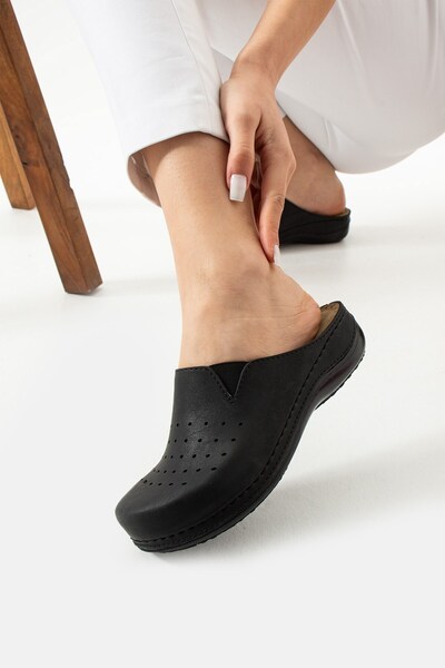 AlbiShoes Lisa Closed Front Sabo Medical Doctor Nurse Hospital Anatomical Rubber Detailed Women's Slippers