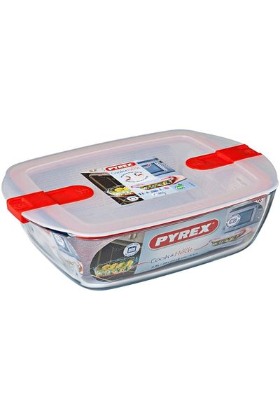 Pyrex Rectangular casserole with lid