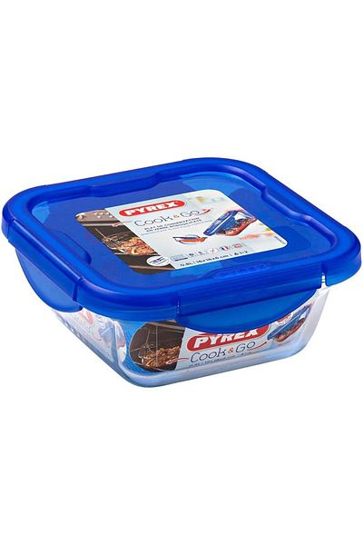 Pyrex Square casserole with airtight lid