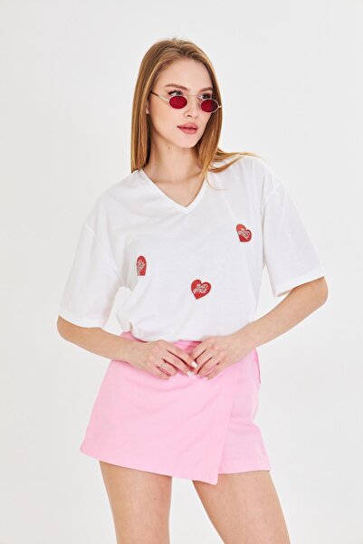 TIFFANY&TOMATO V Yaka Çoklu Kalp Baskılı T-Shirt
