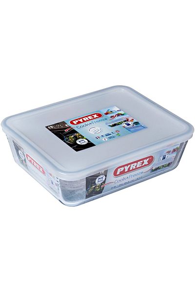 Pyrex Rectangular casserole with lid