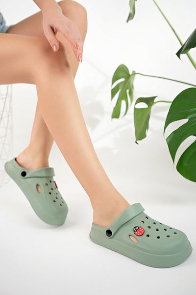 Slipcat Woman Eva Sea Beach Cook Doctor Nurse Hospital Comfortable Sandals Slippers Ladybug