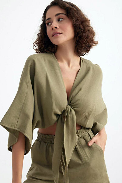 MissKybele Göğüs ve Göbek Dekolteli Önü Vağlamalı V Yakalı Truvakar Yarasa Ko...