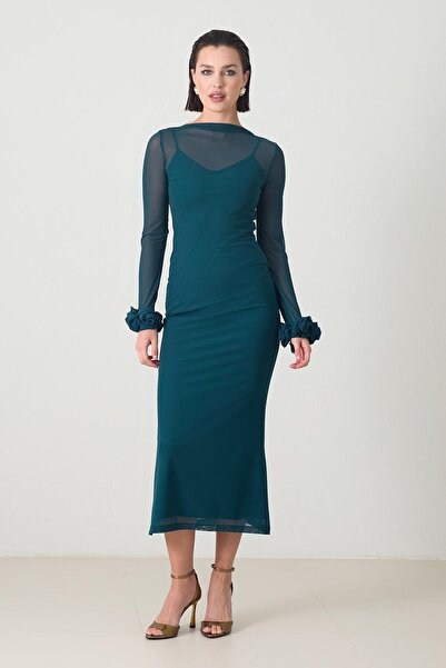 Setre Зелена сукня середньої довжини з прозорою деталлю на рукаві