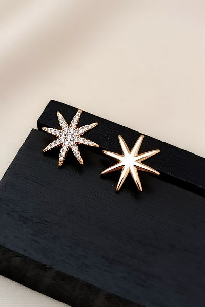 COSİTA Rose Minimal North Star One Straight One Stone Earrings