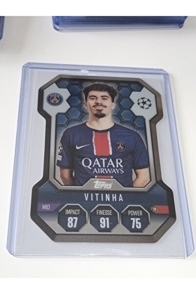 Topps مباراة اتحاد أبطال أوروبا أتاكس 24/25 رقم. SH 14 فيتينها شيلد