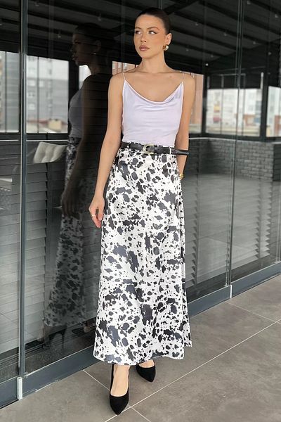 GÜLSELİ Fusta lungă din satin cu model alb-albastru închis pentru femei
