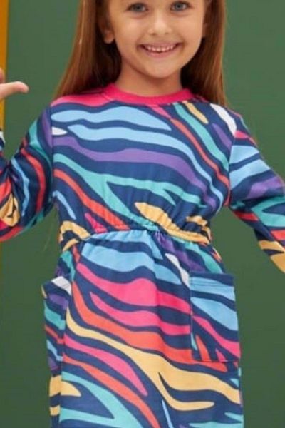 Hopi Kids Rochie pentru fetiță, cu buzunar elastic în talie, decolteu, colorată