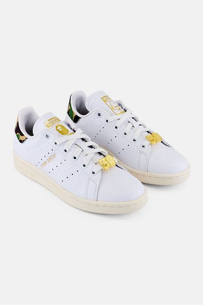 adidas حذاء ستان سميث برباط للأطفال من Originals x A Bathing Ape، أبيض