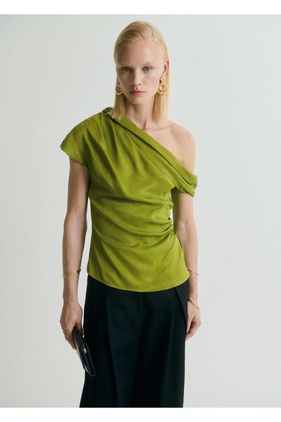 MANGO Woman Asimetrik yakalı saten bluz