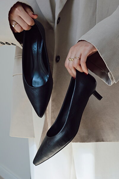 POLKA STORE Boss Sivri Burunlu Kısa Kitten Topuklu Rahat Şık Kadın Stiletto Ayakkabı