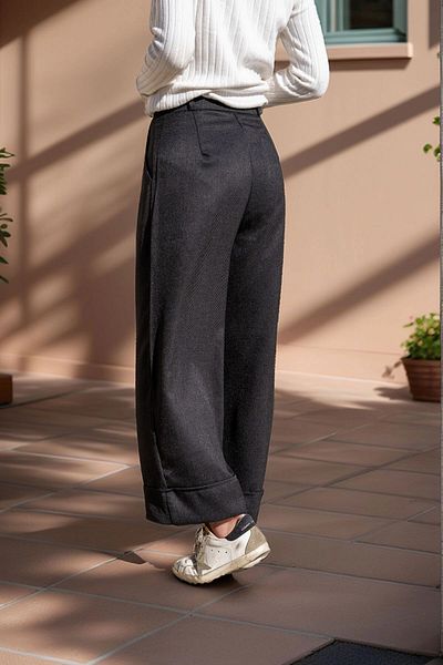 bacc Women's Black Self-Textured Double Leg Pleated Loose Cut Trousers Bcbsk-25700-3309