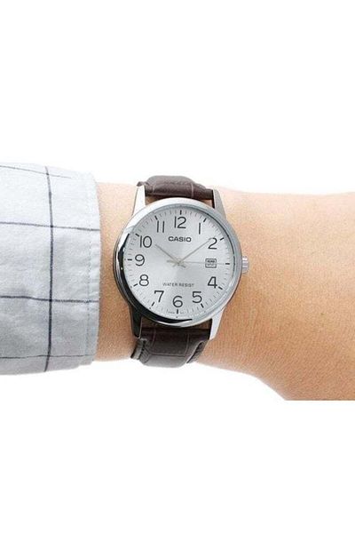 Casio Men's Leather Analog Wrist Watch MTP-V002L-7B2