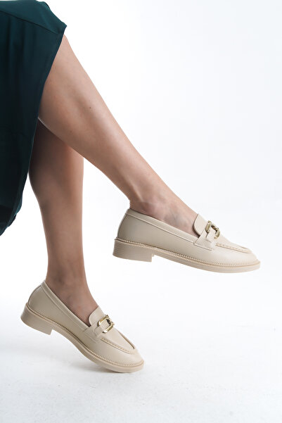 ZOLESSA Kadın Krem Gold Toka Detaylı Şık Günlük Deri Ayakkabı Kısa Topuklu Rahat Makosen Ayakkabı