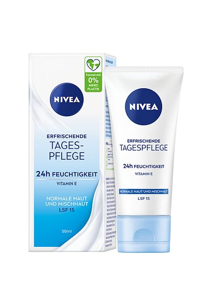 NIVEA Moisturizing face cream with SPF 15