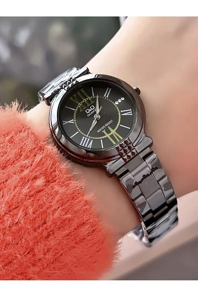 Q&Q Women's Metal Band Wristwatch