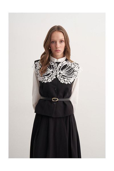 FUSHYA Double Suit with Lace Detailed Vest