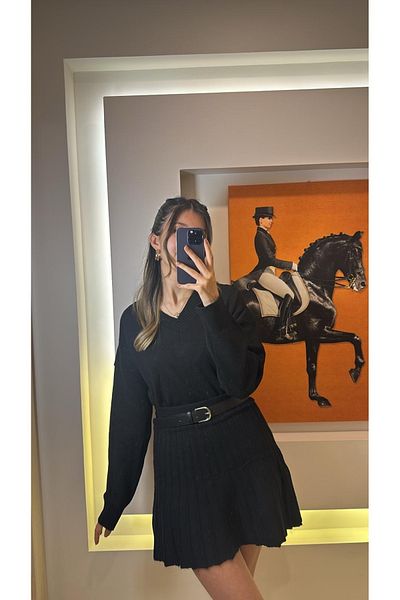 todays co Black Pleated Mini Skirt V-Neck Sweater Bottom Top Knitwear Set