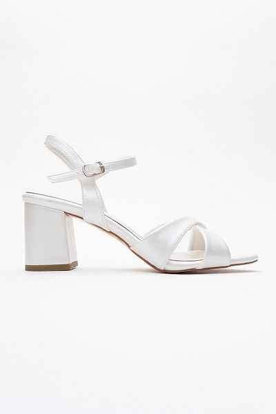 Ataköy Ayakkabı Women's Thick Heel Cross Strap Shoes