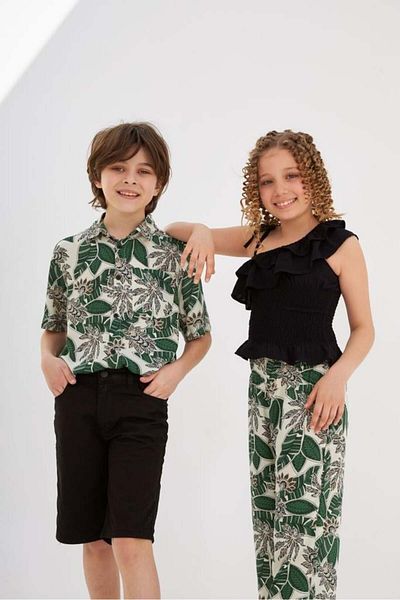 Hilal Akıncı Kids Cămașă cu model pentru băiat Pantaloni scurți din denim negru Set 2 piese