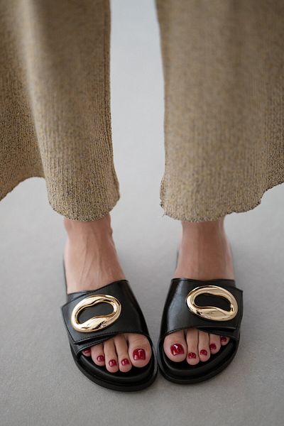 selinshoes Aiden Adjustable Velcro Gold Buckle Detailed Women's Slippers - Black