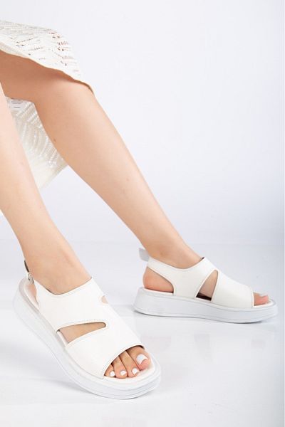 GNY AYAKKABI Flat Comfortable Sole Laser Cut Daily Sandals
