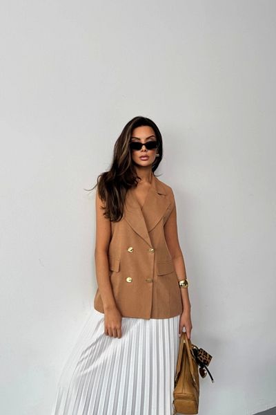 nedo7 Linen Vest with Gold Buttons - Brown